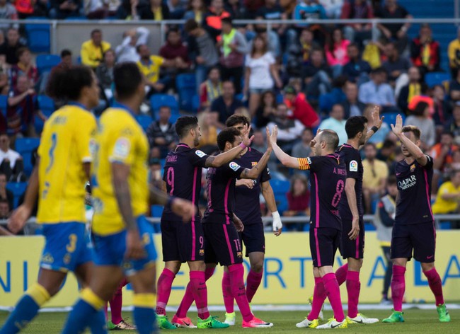 Neymar lập hat-trick, Barca vẫn nằm cửa dưới trong cuộc đua v&ocirc; địch - Ảnh 12.