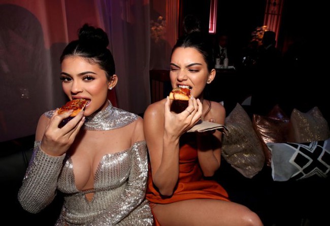 Qu&ecirc; v&igrave; kh&ocirc;ng được v&agrave;o tiệc, Kendall Jenner đổ lỗi cho c&ocirc; em Kylie? - Ảnh 4.