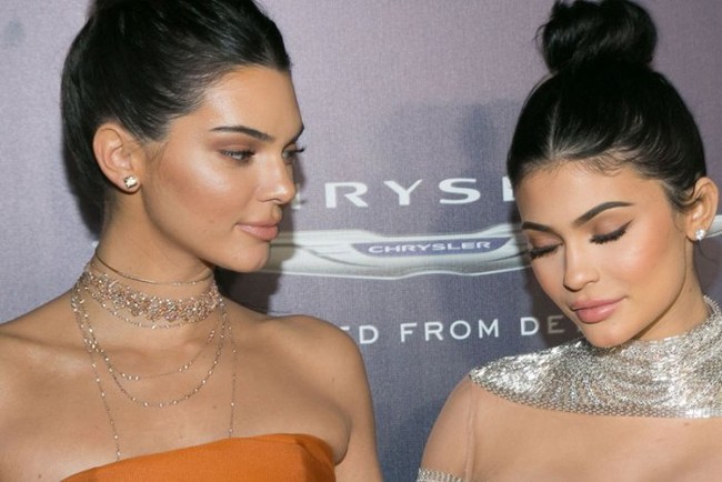 Quê vì không được vào tiệc, Kendall Jenner đổ lỗi cho cô em Kylie? - Ảnh 1.