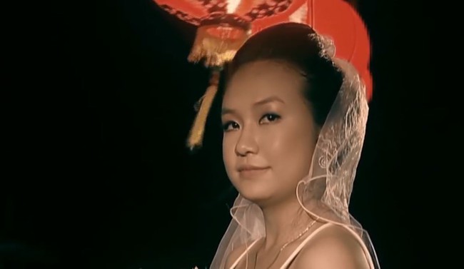 Giữa ồn ào, bức ảnh vợ Tuấn Hưng từng làm mẫu trong MV Duy Mạnh được chia sẻ rầm rộ - Ảnh 5.