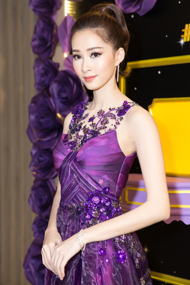 Giữa tranh luận về clip nói tiếng Anh, Hoa hậu Thu Thảo chính thức lên tiếng - Ảnh 2.