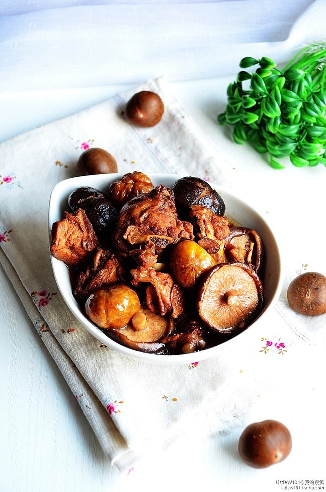 Tranh thủ cuối m&ugrave;a hạt dẻ, l&agrave;m g&agrave; hầm hạt dẻ cực ngon - Ảnh 8.