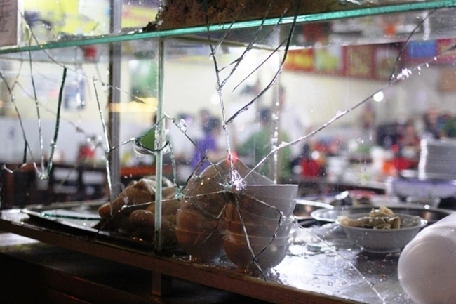Truy bắt nh&oacute;m thanh ni&ecirc;n trốn khỏi địa phương sau khi ch&eacute;m chiến sĩ c&ocirc;ng an, bảo vệ d&acirc;n phố trọng thương ở S&agrave;i G&ograve;n - Ảnh 2.