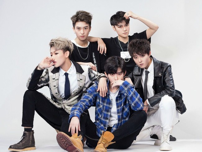 Boyband Cpop mới thành lập gây sốt bởi 5 thành viên thực chất đều là... con gái - Ảnh 3.