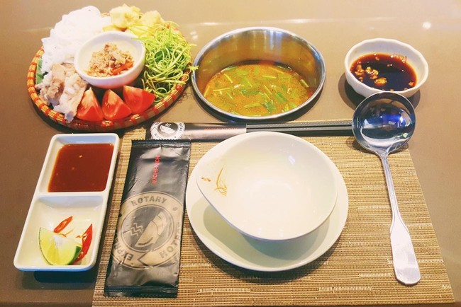 Checklist cho m&ugrave;a h&egrave; m&aacute;t lạnh: Lẩu ri&ecirc;u cua + Nước detox - Ảnh 4.