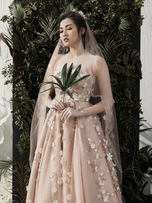 Á hậu Tú Anh đẹp thuần khiết trong BST váy cưới 2017 của Hacchic Bridal - Ảnh 9.