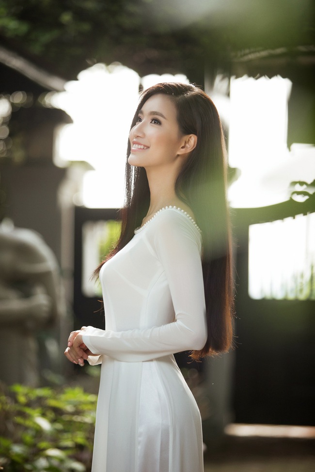 MC Phạm Mỹ Linh diện áo dài trắng, e ấp với hình ảnh thiếu nữ Hà Thành xưa - Ảnh 2.
