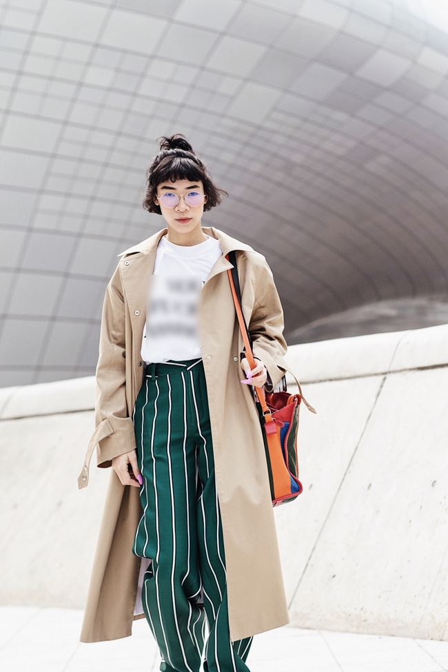 Seoul Fashion Week: Phí Phương Anh tóc tím nổi bần bật trên hàng ghế đầu cùng stylist Hoàng Ku - Ảnh 14.