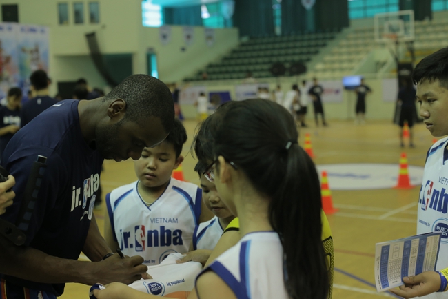 Gần 1000 em nhỏ tham dự hội trại tuyển chọn Jr. NBA 2017 tại thủ đô Hà Nội - Ảnh 2.