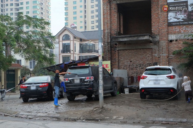 H&agrave; Nội: 200 ngh&igrave;n đồng một lần rửa xe &ocirc; t&ocirc; ng&agrave;y 30 Tết, kh&aacute;ch vẫn phải chờ h&agrave;ng tiếng đồng hồ - Ảnh 8.