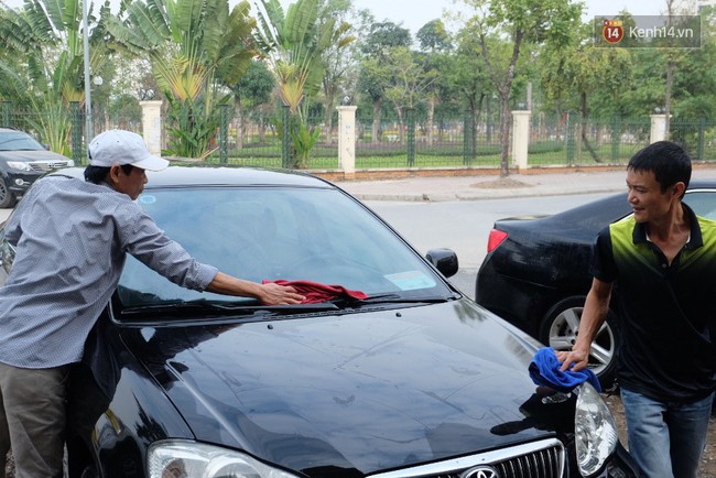 H&agrave; Nội: 200 ngh&igrave;n đồng một lần rửa xe &ocirc; t&ocirc; ng&agrave;y 30 Tết, kh&aacute;ch vẫn phải chờ h&agrave;ng tiếng đồng hồ - Ảnh 11.
