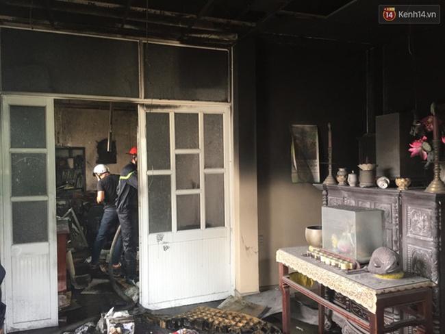 Cháy lớn thiêu rụi toàn bộ đồ đạc ở tầng 3 của tiệm bánh mỳ ở Đà Nẵng - Ảnh 3.