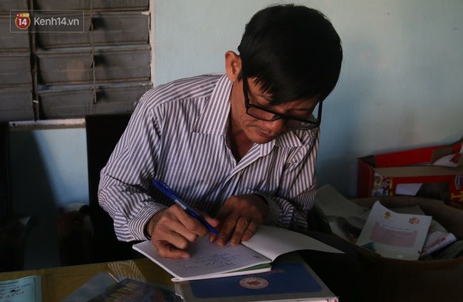 Người đ&agrave;n &ocirc;ng khuyết tật mở ph&ograve;ng đọc v&agrave; lớp học miễn ph&iacute; cho h&agrave;ng trăm trẻ em ngh&egrave;o - Ảnh 10.