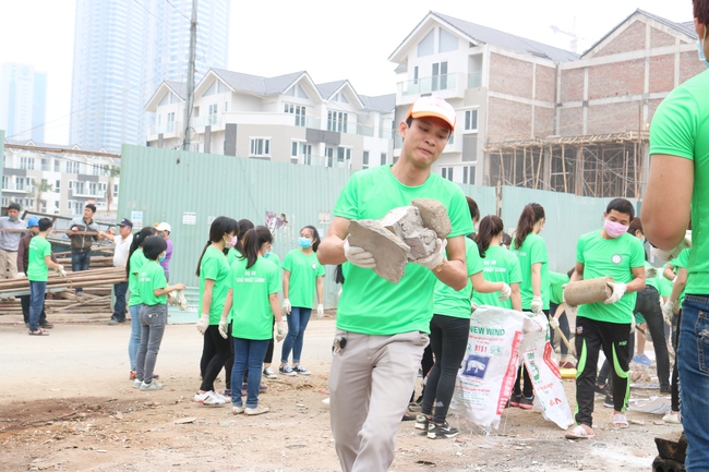 Thạc sĩ “bốc rác” với dự án Chủ nhật xanh kêu gọi mọi người chung tay bảo vệ môi trường - Ảnh 2.
