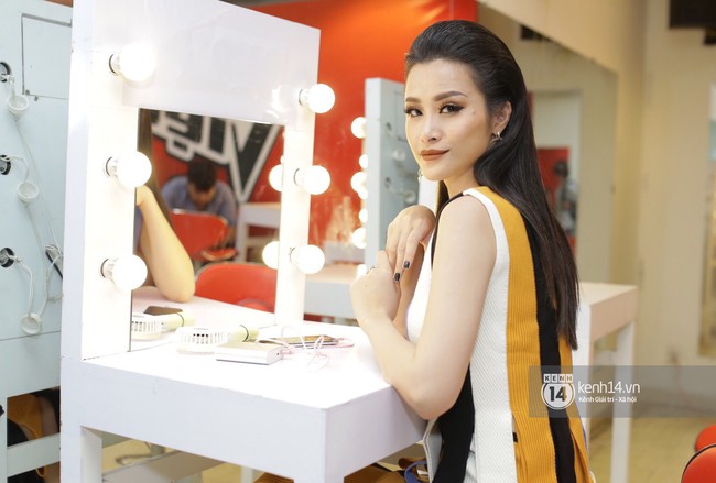 Sau khi s&oacute;ng gi&oacute; với thời trang qu&aacute;i, bộ tứ HLV The Voice Việt đ&atilde; an to&agrave;n trở lại ở v&ograve;ng Đối đầu - Ảnh 8.