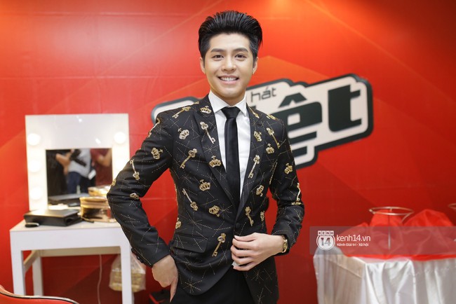 Sau khi s&oacute;ng gi&oacute; với thời trang qu&aacute;i, bộ tứ HLV The Voice Việt đ&atilde; an to&agrave;n trở lại ở v&ograve;ng Đối đầu - Ảnh 11.