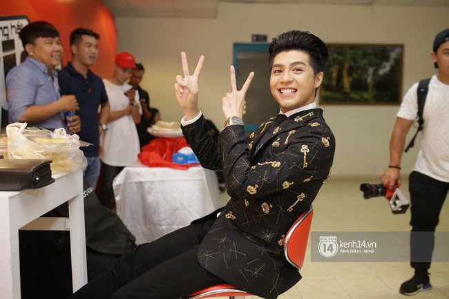 Sau khi s&oacute;ng gi&oacute; với thời trang qu&aacute;i, bộ tứ HLV The Voice Việt đ&atilde; an to&agrave;n trở lại ở v&ograve;ng Đối đầu - Ảnh 13.
