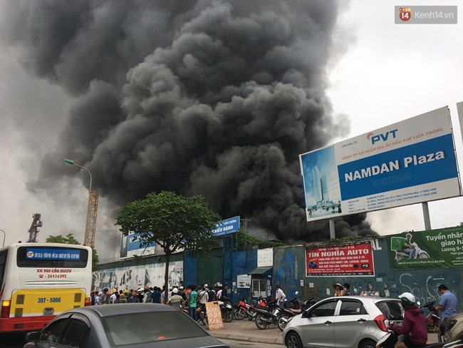 H&agrave; Nội: Ch&aacute;y lớn nh&agrave; xưởng h&agrave;ng trăm m2 gần t&ograve;a nh&agrave; Keangnam - Ảnh 7.