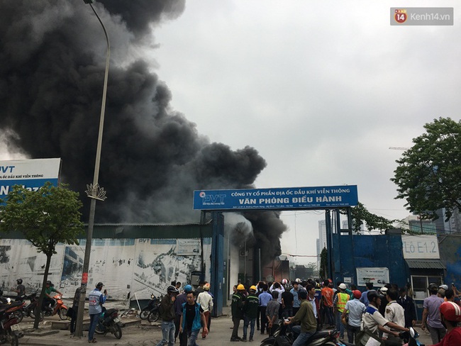 H&agrave; Nội: Ch&aacute;y lớn nh&agrave; xưởng h&agrave;ng trăm m2 gần t&ograve;a nh&agrave; Keangnam - Ảnh 8.