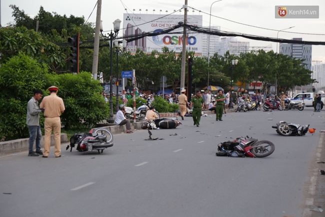 Xe ô tô điên tông liên hoàn 9 xe máy ở Sài Gòn, nhiều người bị thương - Ảnh 3.