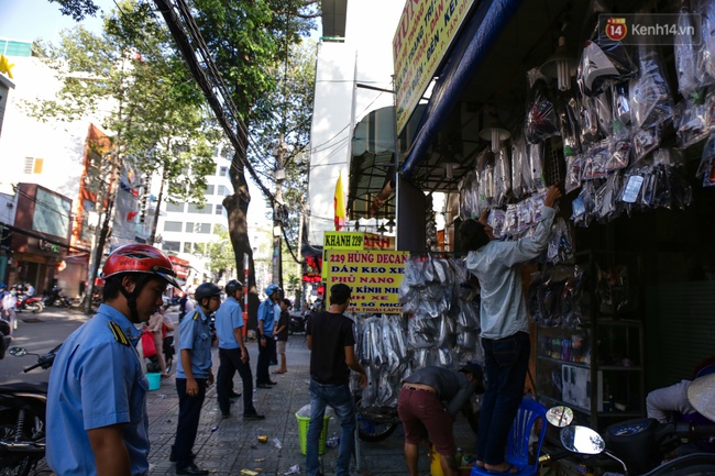 L&atilde;nh đạo quận 1 trực tiếp đi &ldquo;đ&ograve;i&rdquo; lại vỉa h&egrave; cho người đi bộ ở trung t&acirc;m S&agrave;i G&ograve;n - Ảnh 3.