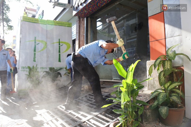 L&atilde;nh đạo quận 1 trực tiếp đi &ldquo;đ&ograve;i&rdquo; lại vỉa h&egrave; cho người đi bộ ở trung t&acirc;m S&agrave;i G&ograve;n - Ảnh 6.