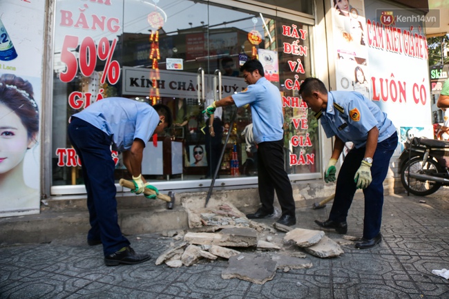 L&atilde;nh đạo quận 1 trực tiếp đi &ldquo;đ&ograve;i&rdquo; lại vỉa h&egrave; cho người đi bộ ở trung t&acirc;m S&agrave;i G&ograve;n - Ảnh 11.