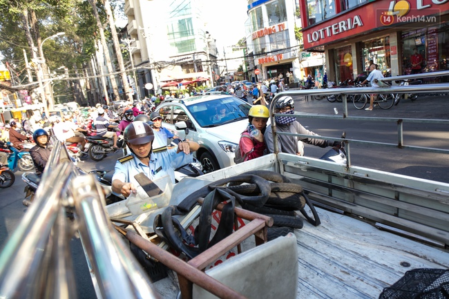 L&atilde;nh đạo quận 1 trực tiếp đi &ldquo;đ&ograve;i&rdquo; lại vỉa h&egrave; cho người đi bộ ở trung t&acirc;m S&agrave;i G&ograve;n - Ảnh 13.