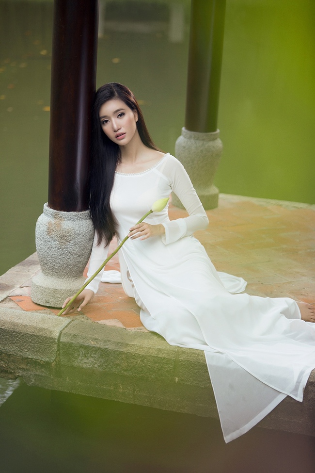 MC Phạm Mỹ Linh diện áo dài trắng, e ấp với hình ảnh thiếu nữ Hà Thành xưa - Ảnh 8.