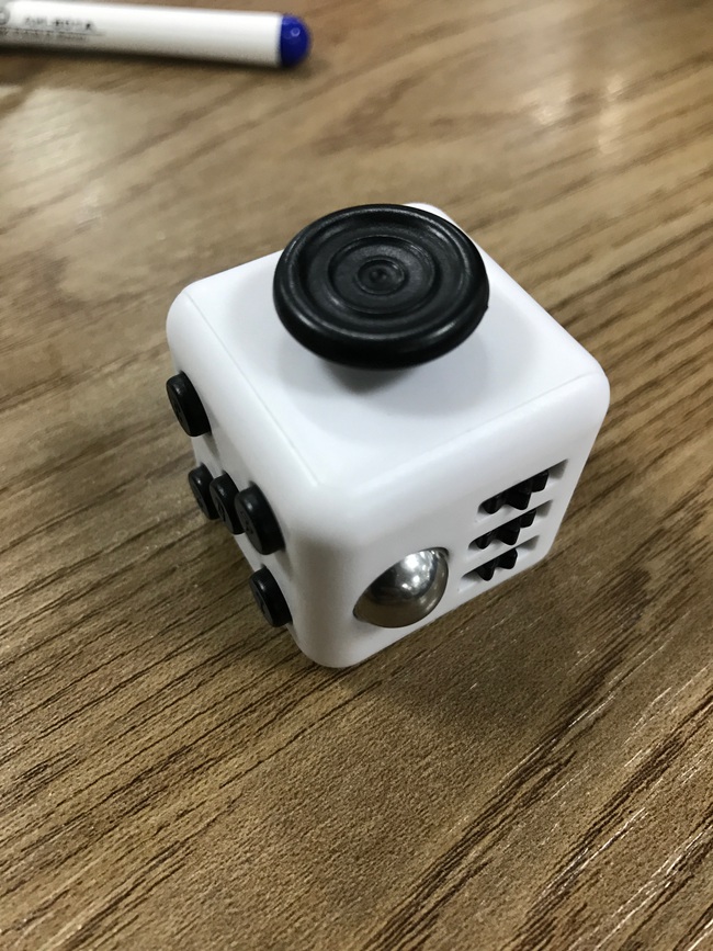 Fidget Cube: Khi sự ngứa tay có giá 500.000 đồng - Ảnh 3.