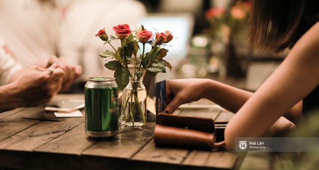 Blind Date - Love At No Sight: Khi những cuộc hẹn hò giấu mặt trong phim bước ra ngoài đời thực - Ảnh 1.