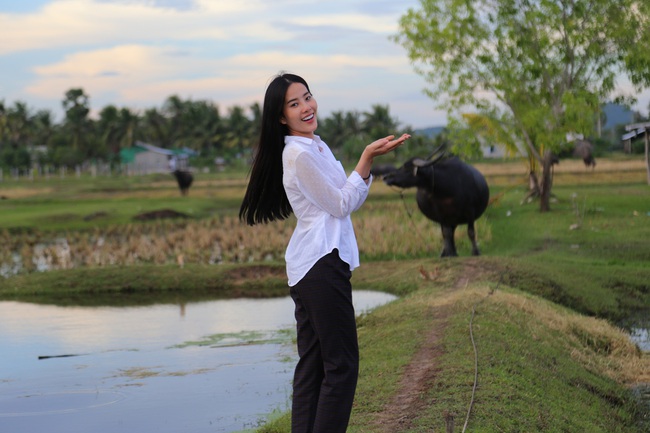 Nam Em diện sơ-mi trắng giản dị khi trở về tuổi thơ với vai diễn đầu tay - Ảnh 7.