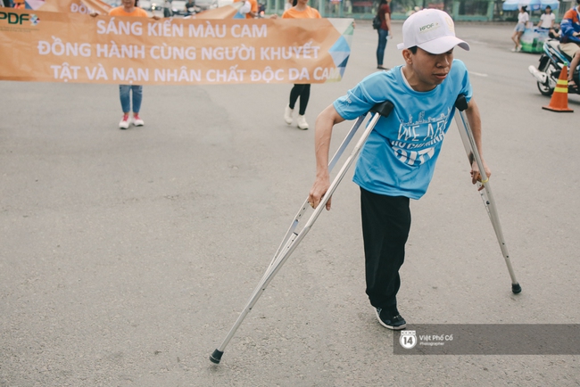 Bộ ảnh xúc động về nghị lực của những người khuyết tật trên đường chạy 5km ở Sài Gòn - Ảnh 12.