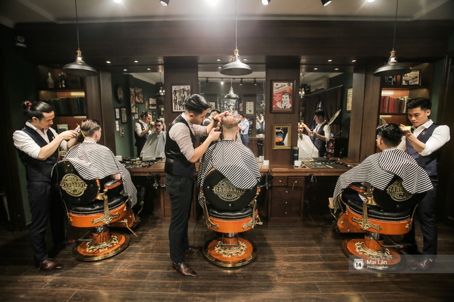 Có gì trong tiệm cắt tóc toàn quý ông lịch lãm ở Hà Nội, nơi con gái không được đặt chân vào? - Ảnh 4.