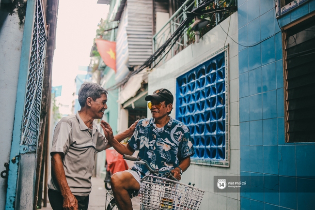 Tìm đâu xa xôi, nhìn những bức vẽ của ông giáo già trên ngõ hẻm Sài Gòn là thấy Tết về gần lắm rồi! - Ảnh 9.