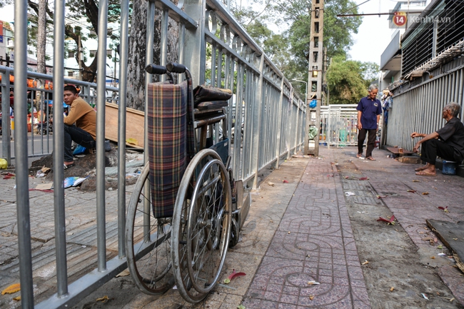 Chóng mặt vì đi bộ trên vỉa hè bị rào chắn như mê cung ở bệnh viện Chợ Rẫy Sài Gòn - Ảnh 15.