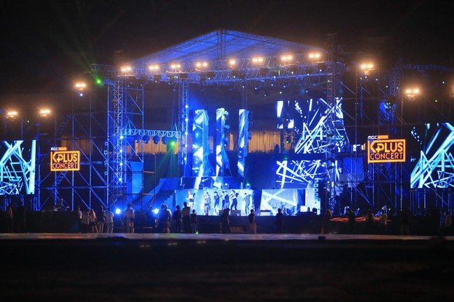 Loạt ảnh và clip nóng từ buổi tổng duyệt trước đêm concert của dàn sao Hàn tại Mỹ Đình - Ảnh 10.