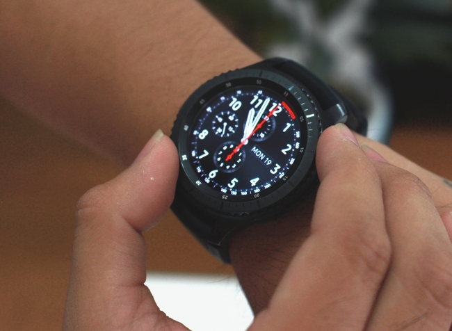 Ngắm nhan sắc đồng hồ th&ocirc;ng minh Samsung Gear S3 vừa được giới thiệu tại Việt Nam - Ảnh 4.