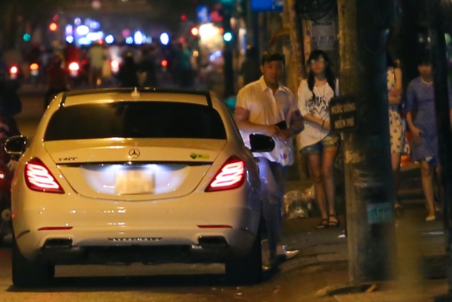 Bắt gặp Trấn Thành và Hari Won bị hỏng xe giữa đường lúc nửa đêm - Ảnh 5.
