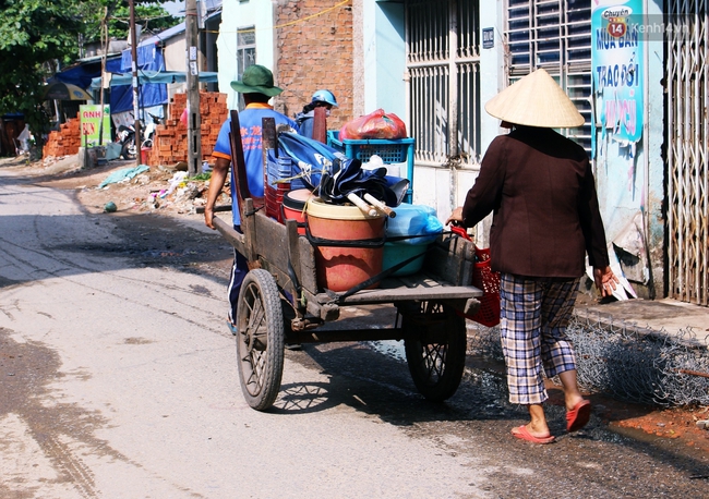 G&aacute;nh x&ocirc;i huyền thoại của đ&ocirc;i vợ chồng gi&agrave; hơn 12 năm gắn b&oacute; với SV Sư phạm Đ&agrave; Nẵng - Ảnh 12.