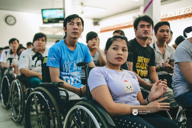 Chủ tịch Quỹ Sáng kiến Màu cam trao học bổng cho những hoàn cảnh đặc biệt ở Sài Gòn - Ảnh 14.