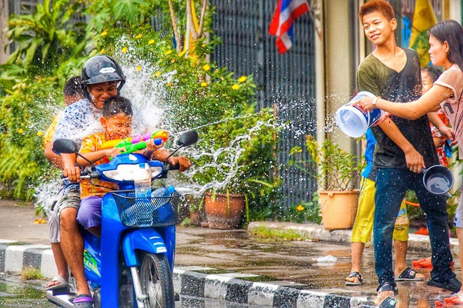 Thái Lan: 390 người thiệt mạng trong lễ hội té nước Songkran 2017 - Ảnh 2.