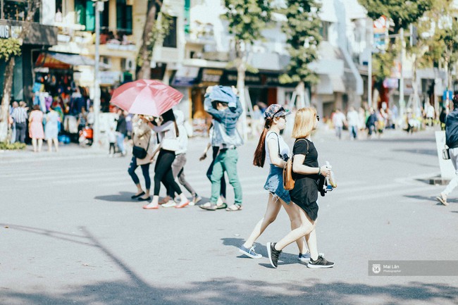 Chưa kịp cảm nhận cái lạnh mùa xuân, thời tiết Hà Nội đã nắng nóng như vào hè - Ảnh 4.