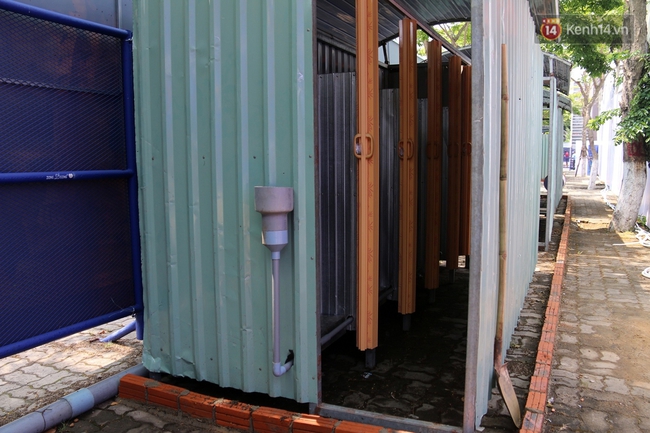 Cận cảnh s&acirc;n khấu tr&ecirc;n s&ocirc;ng H&agrave;n v&agrave; kh&aacute;n đ&agrave;i vạn chỗ ngồi chuẩn bị cho Lễ hội ph&aacute;o hoa Quốc tế Đ&agrave; Nẵng - Ảnh 15.