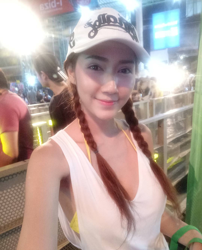 Ngắm mãi không hết trai xinh gái đẹp tại lễ hội té nước Songkran ở Bangkok! - Ảnh 17.