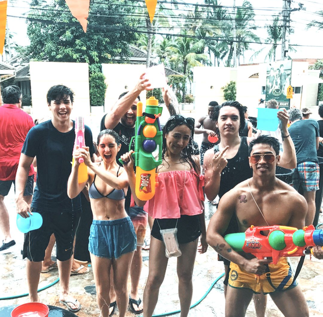 Ngắm mãi không hết trai xinh gái đẹp tại lễ hội té nước Songkran ở Bangkok! - Ảnh 21.