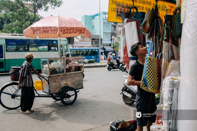 Cuộc sống mưu sinh vất vả của những chàng nghệ sĩ múa lân trẻ tuổi ở Sài Gòn - Ảnh 3.