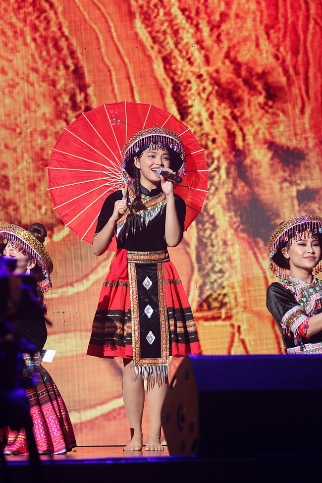 Noo Phước Thịnh khiến khán giả Việt nở mày nở mặt với phần biểu diễn tại Malaysia - Ảnh 12.