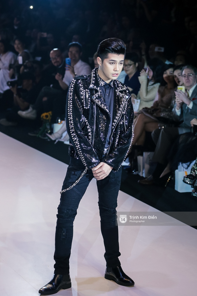 Noo Phước Thịnh catwalk - nhân tố bí ẩn của VIFW ngày 1 khiến cả khán phòng ố á - Ảnh 4.