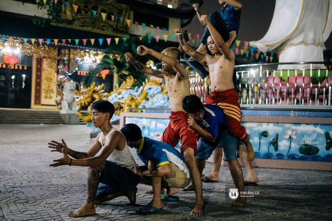 Cuộc sống mưu sinh vất vả của những chàng nghệ sĩ múa lân trẻ tuổi ở Sài Gòn - Ảnh 8.
